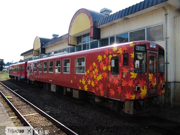 秋季出現的賞楓列車。