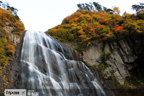 日本百大瀑布-「安瀑布」。