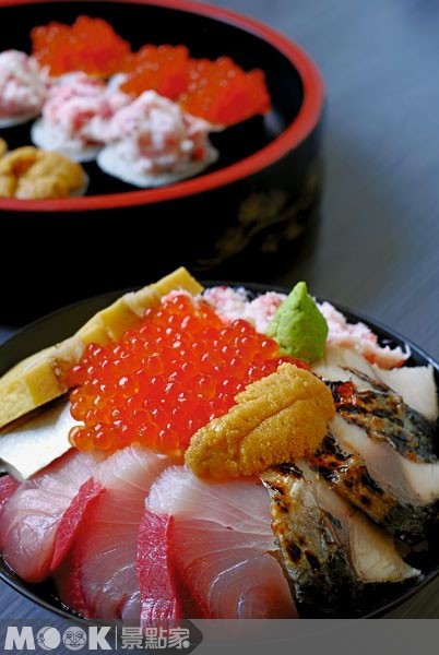 「居酒屋割烹 田村」的生魚片海鮮丼。