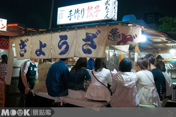 店面不大的「武將」，卻永遠人潮眾多。