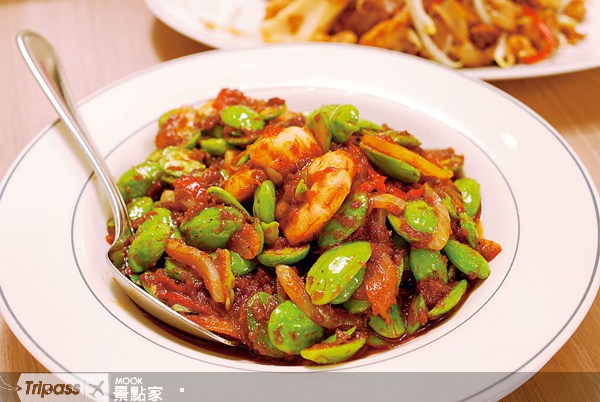 「關姊廚房」口味適合大眾，菜單也有中文，讓顧客安心點餐。