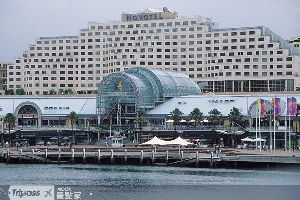 達令港一帶有大型購物中心、酒店及高級餐廳外等熱門景點。