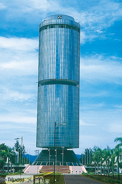 沙巴基金會大廈外型醒目，是亞庇的地標。