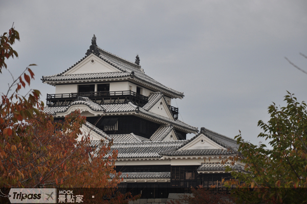 氣勢驚人的松山城