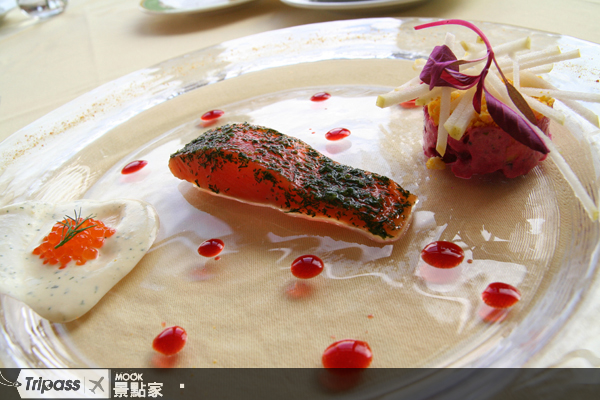 法式餐廳的香柚漬琵琶虹鱒