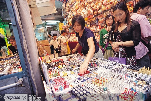 想看香港的經典購物市集，就該來參訪女人街
