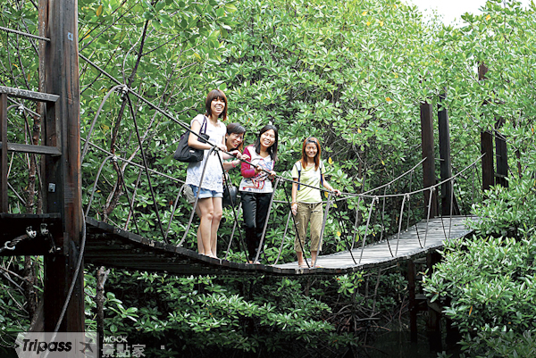 Kung Krabaen Bay跨越水道的小吊橋。
