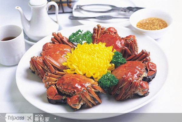 大閘蟹是上海老飯店的招牌蟹料理之一。
