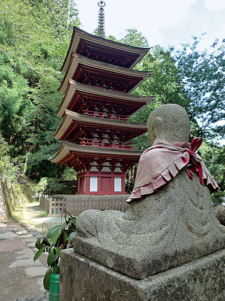 奈良室生寺自古有女人高野之稱，境內還有日本最低的五重寶塔。