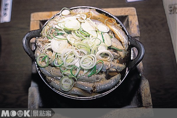 由新鮮泥鰍特製的火鍋你敢吃嗎？泥鰍鍋：1650日圓。
