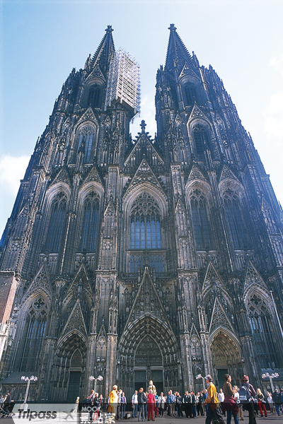 科隆大教堂幸運地躲過第二次世界大戰的炮火。