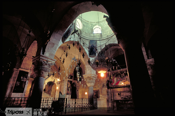 聖墓教堂內部裝嚴神聖。(圖片提供／以色列觀光局)