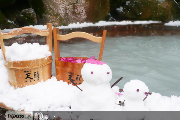 在雪景中泡湯，實為最難得的享受。（圖片提供／天籟溫泉會館）