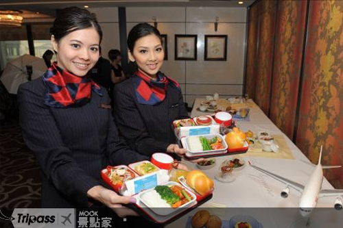 港龍航空即日起推出米其林星級美食。（圖片提供／港龍航空）