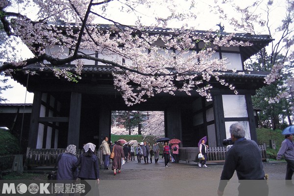 弘前城是東本青森的著名賞櫻場所。
