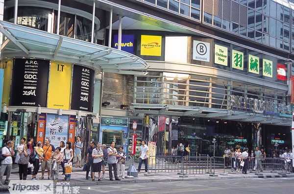 香港是許多人心目中的購物天堂，圖為新港中心。