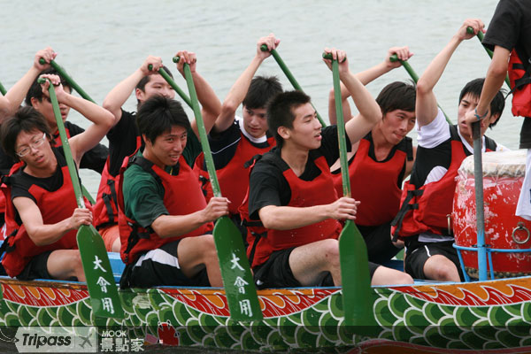 熱鬧的端午划龍舟比賽。圖片提供/台北市體育處
