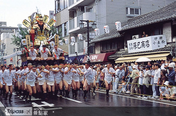 山笠花車遊行為福岡的夏季揭開序幕