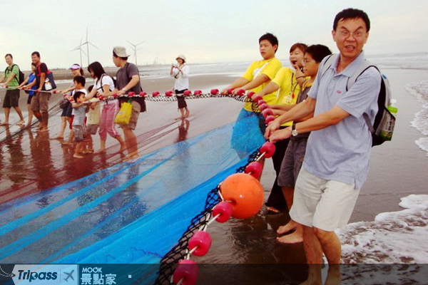同聲齊力的海濱體驗活動。圖片提供/台灣觀光休閒農業發展協會