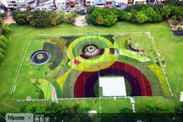 從空中鳥瞰壯麗的花毯景致（圖片提供：臺中市政府）
