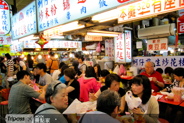 台北市的夜市小吃一向是市民與觀光客打牙祭的人氣首選。