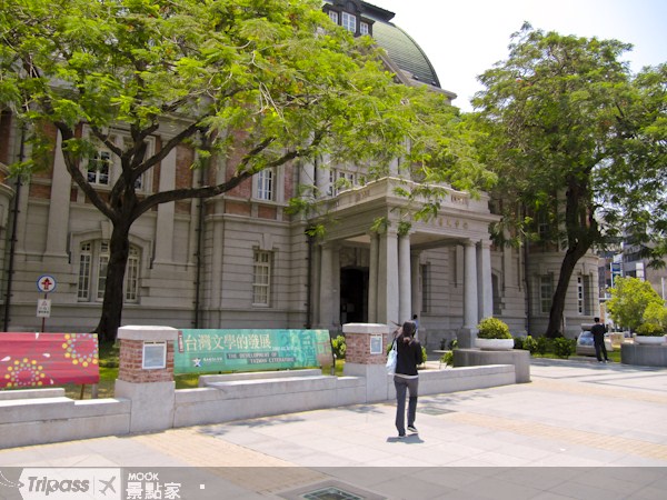 台灣文學館建築相當特別，帶有些許歐洲風。