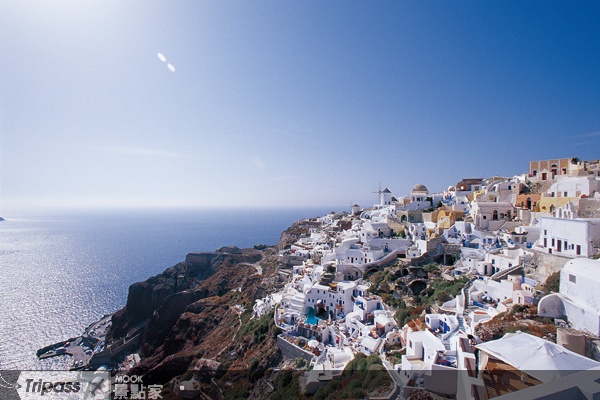 希臘代表的藍與白在愛琴海島嶼完美呈現。