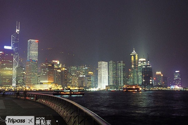 長榮現正推出香港自由行只要7600元起。