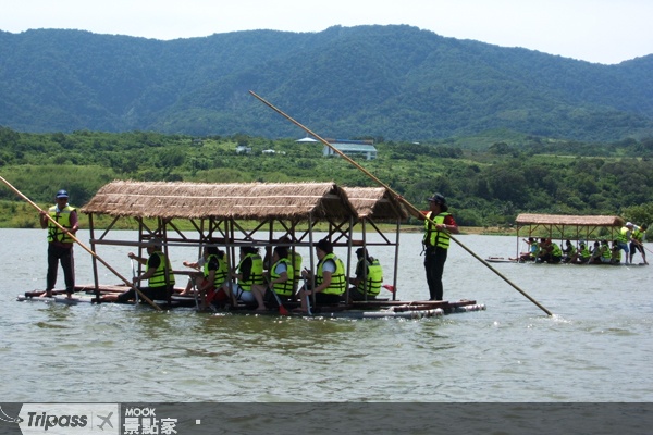 划竹筏體驗帶人重回50年前的大波池。（圖片提供／台東縣池上鄉公所）