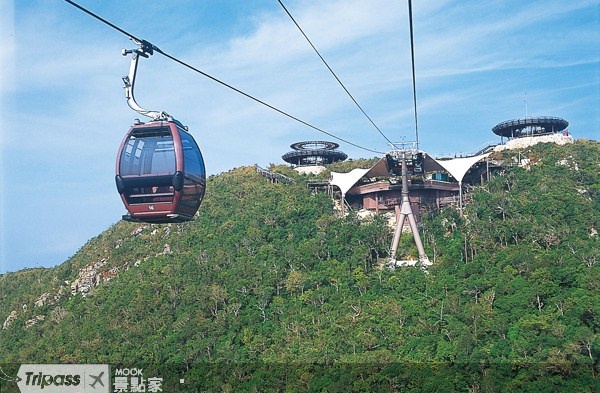 搭乘纜車能將蘭卡威美景盡收眼底。