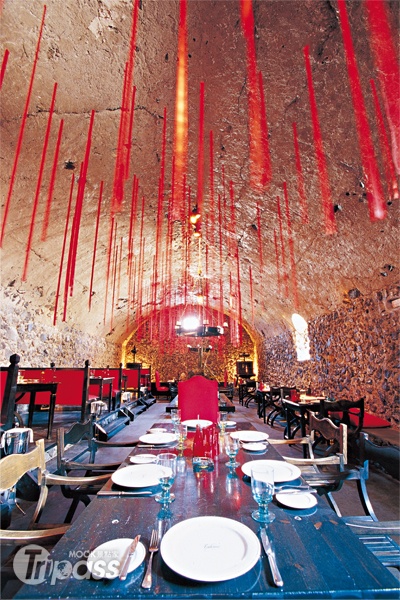 位在洞穴內的餐廳。