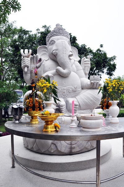 代表泰國成功之神的象神雕像。
