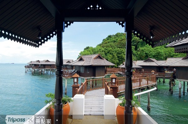 海上別墅讓旅客感受四面環海的風情。