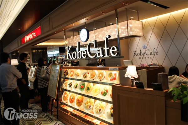 兩層樓的美食區包含各國料理、名店等。