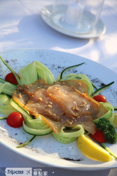 煙燻馬林魚(Marlin Affumicato con in Salata di cetrioli)