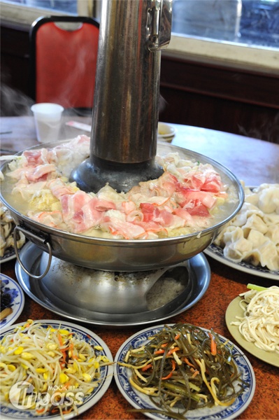 酸菜白肉鍋是老闆王鴻庚後來所研發。