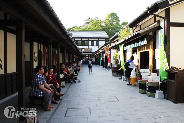 城彩苑內的「櫻之小路」商圈，可在這裡逛逛、坐在一旁吃點小吃。