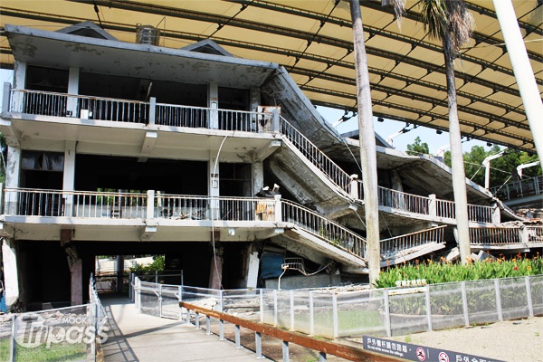 921大地震過後，光復國中怵目驚心的校舍被保留下來。