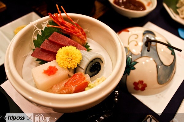 飛驒牛、壽司、螃蟹料理都是中部的知名美食，圖為蓼科瀧之湯飯店的會席料理。（攝影／景點家池冰蕙）