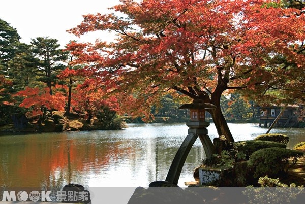 一年四季造訪兼六園，都能夠欣賞到傳統日本庭園的獨特美學。 （圖片提供／墨刻編輯室）