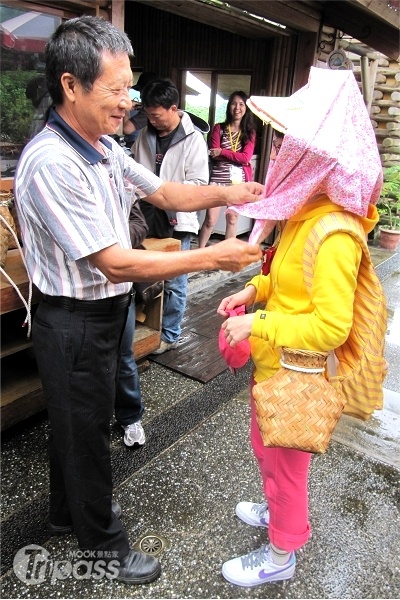 全副武裝，準備下茶園採茶去～