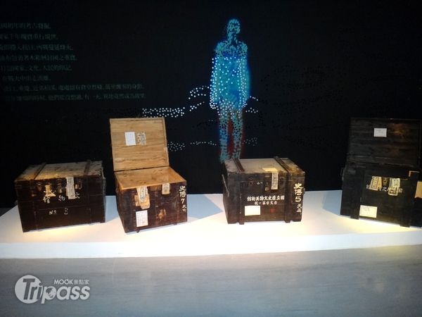 展覽入口是由四只來自河南運臺的文物箱揭開序曲。（圖片提供／國立歷史博物館）