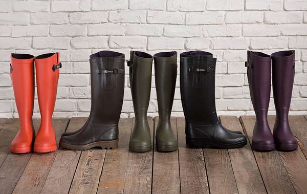 AIGLE所推出的2011秋冬時尚膠靴AIGLENTINE Boyfriend Boot，提供五款不同顏色的選擇，方便女性出門穿搭。（圖片提供／偉盟國際）