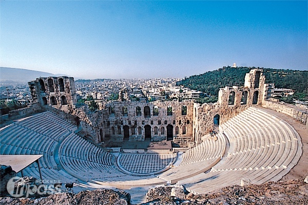 海羅德斯阿提卡斯音樂廳是每年夏天雅典慶典舉行音樂會的主要場所。（圖片提供／墨刻編輯部）