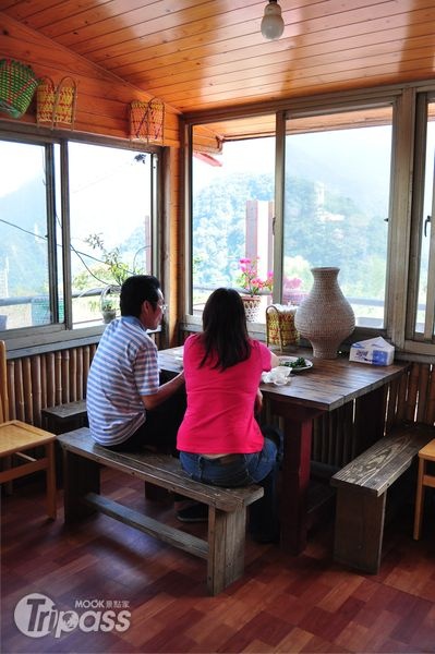 在這裡用餐可以欣賞美麗風光。（攝影／景點家江明麗）