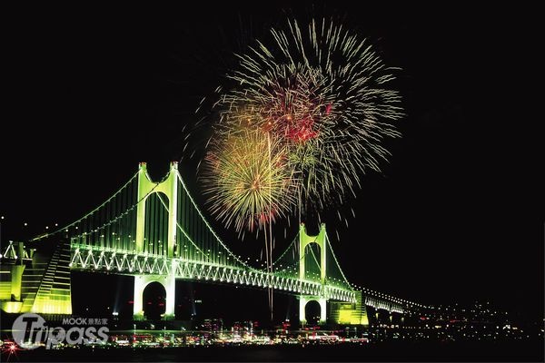 廣安大橋是釜山著名的新地標，可以看到美麗的夜景。（圖片提供／韓國觀光公社）