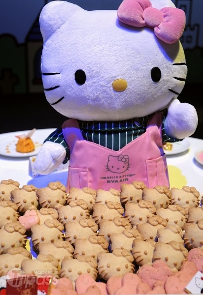 搭乘Hello Kitty 彩繪機，即可品嚐機上特製的Hello Kitty造型餐點。（攝影／景點家李欣怡）