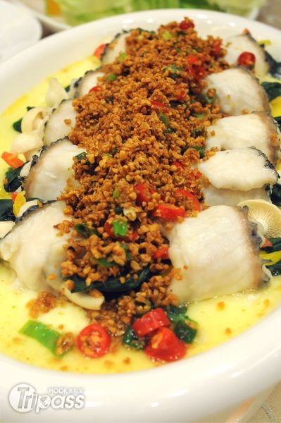 歐都納推出的打虎料理之一「豆酥魚虎百花捲」。（攝影／景點家李欣怡）