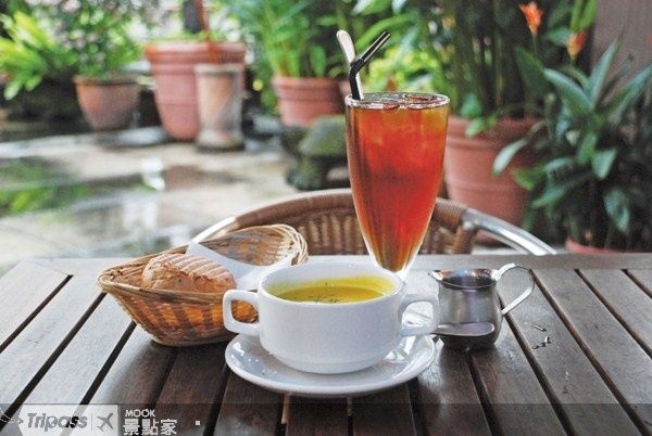 Café 211提供多樣義大利與澳洲風味美食，深受當地人喜愛！（圖片提供／墨刻編輯部）