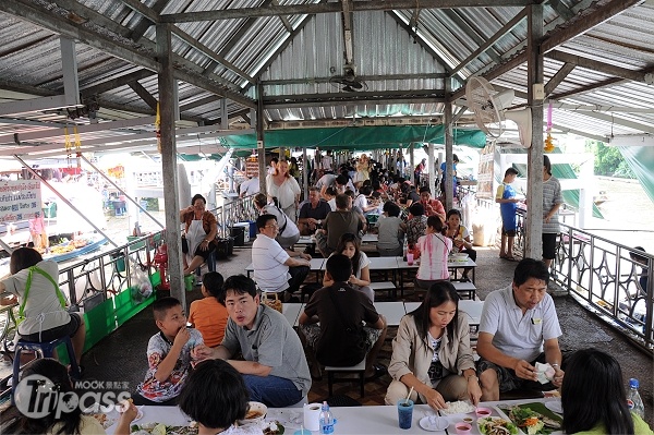 每到用餐時間，餐廳便坐滿饕客。（攝影／景點家李欣怡）